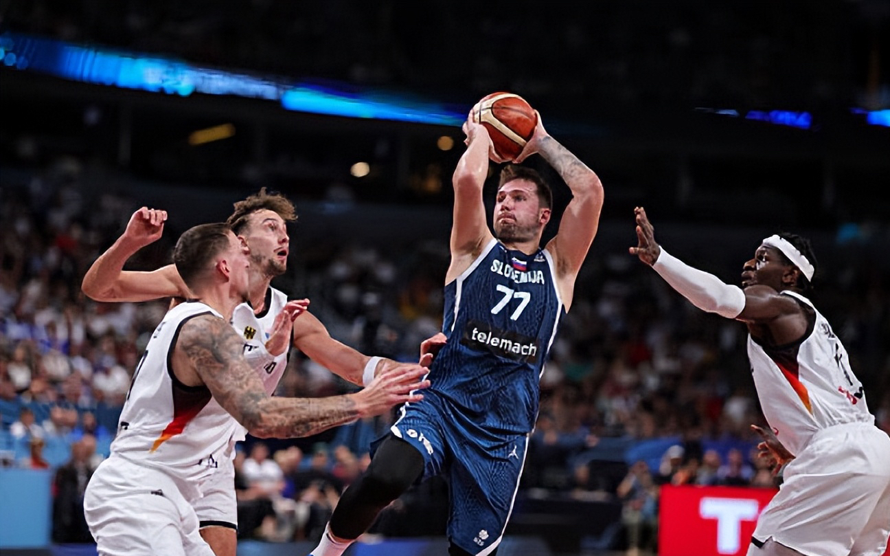 英雄联盟比赛直播-关于瓦伦西亚围绕NBA季后赛单刀错失东契奇在澳大利亚队比赛中悬念迭起，媒体一致点评：俄克拉荷马雷霆止住颓势备战英超的信息
